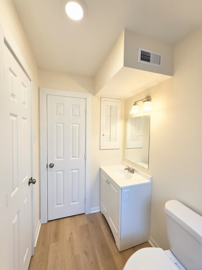 Building Photo - 174 Circle Dr