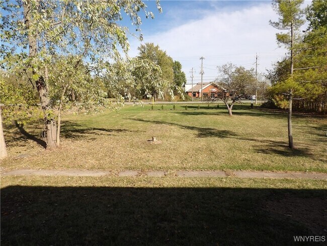Foto del edificio - 10332 Transit Rd