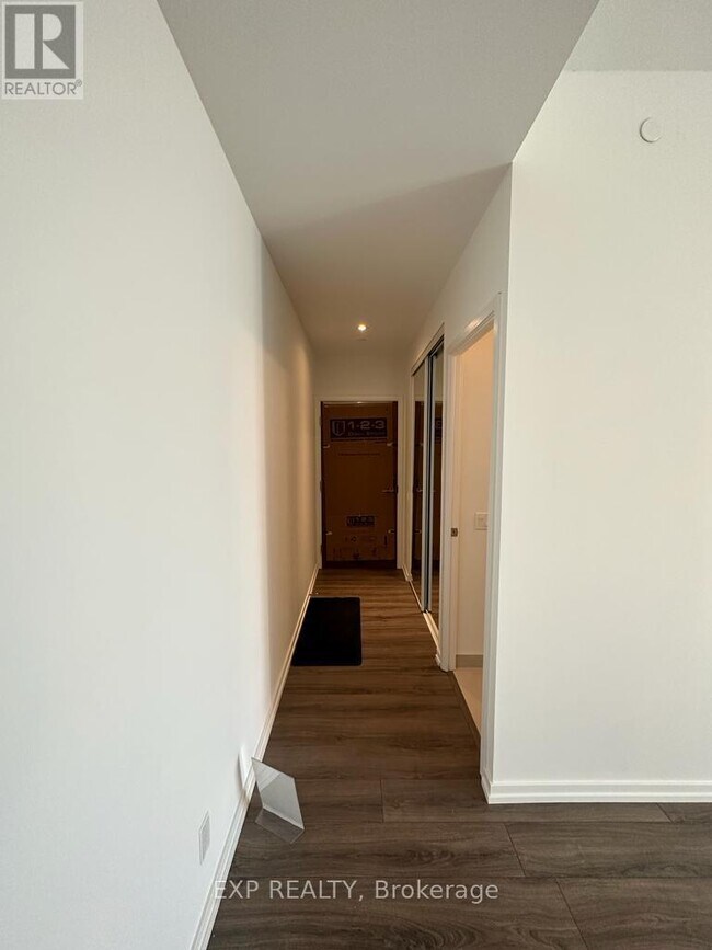 Photo du bâtiment - 1000 Portage Pkwy