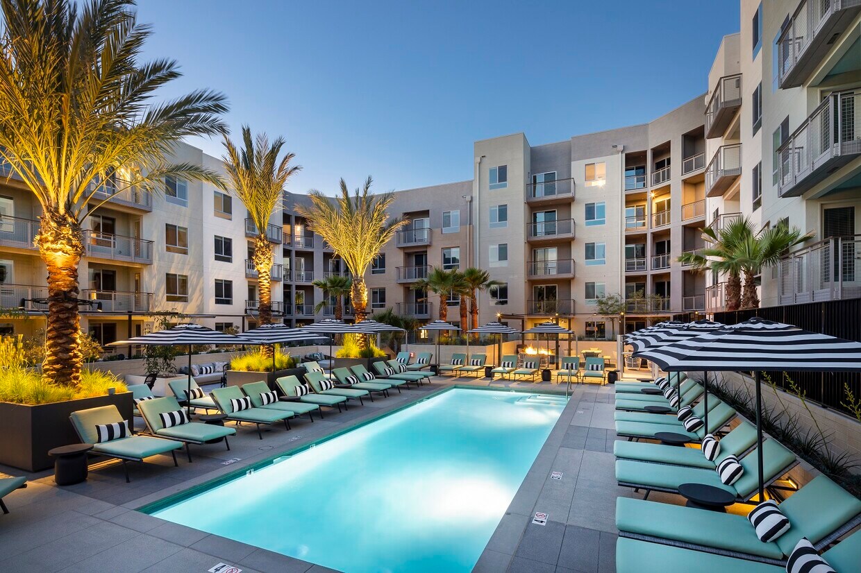 Alexan Bahay Apartments Los Angeles Ca Apartments Com