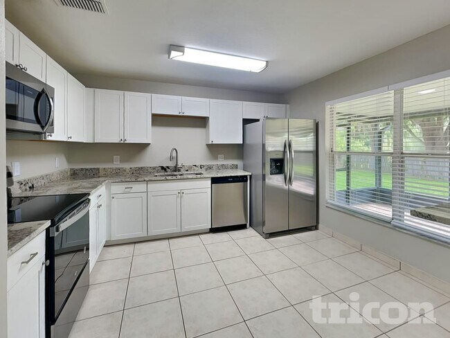 Building Photo - 2305 Saphire Ct