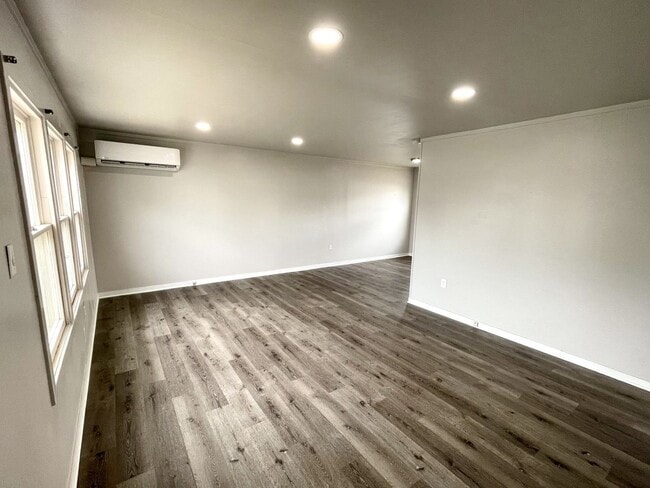 Building Photo - 1427 Judson Ave