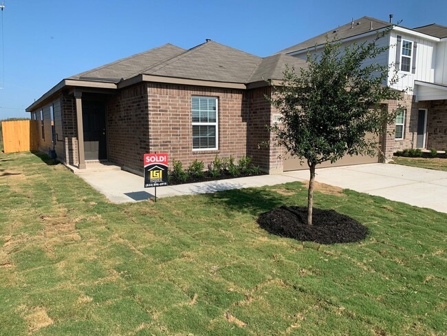 Building Photo - Brand new 4 bedroom, 2 bath home in the Pr...