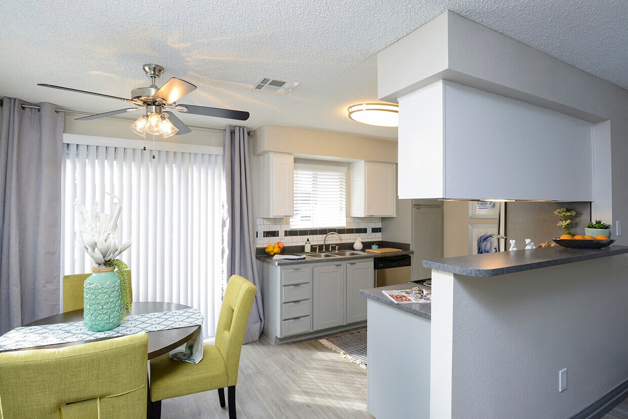 The Bristol at Sunset Apartment Homes Apartments in Henderson, NV