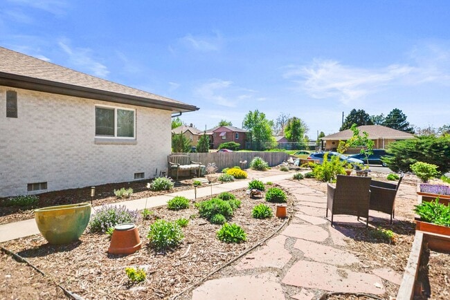Building Photo - 2Bed/1bath beautiful Home close to City Park