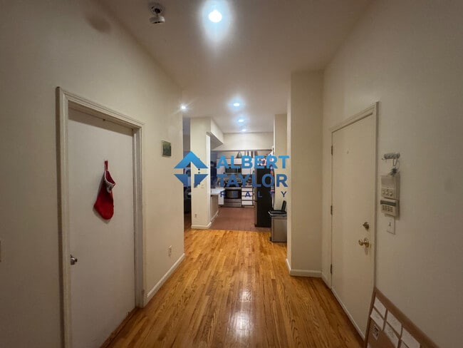 Building Photo - 440 Park Dr