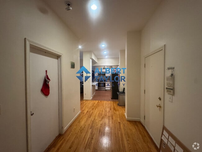Building Photo - 440 Park Dr