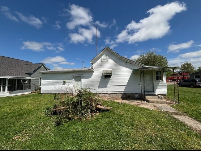 Foto del edificio - $490 Month $800 Down