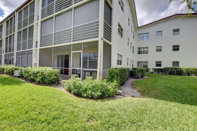 Building Photo - 137 Fanshaw D