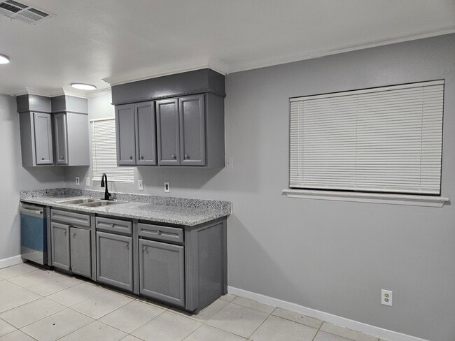 Building Photo - 12315 Barbizon Dr