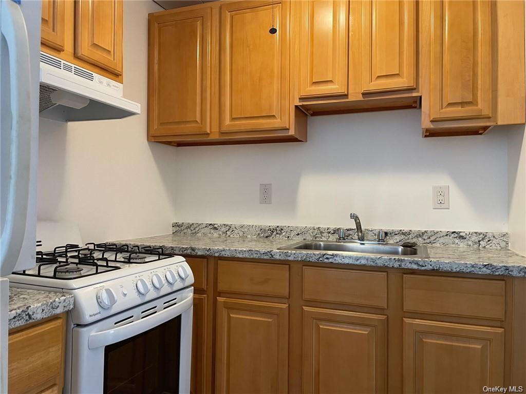 184 Center St, Ellenville, NY 12428 Room for Rent in Ellenville, NY