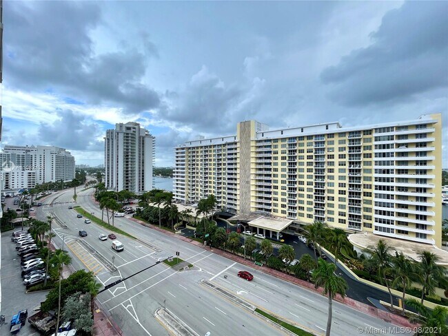Foto del edificio - 5601 Collins Ave