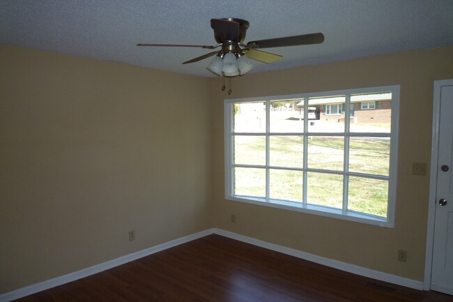 Building Photo - Coming Soon! Beautiful 3 Bedroom House in ...