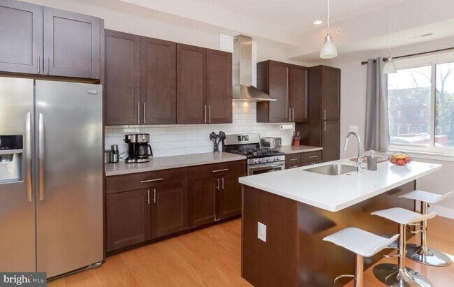 Foto del edificio - 1625 Ridge Ave