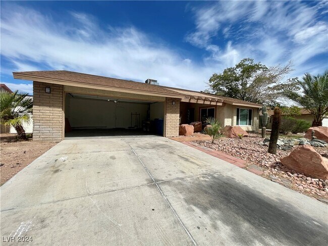 Building Photo - 2501 Calico St