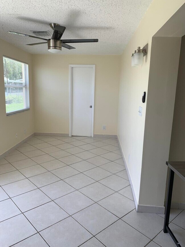 Foto del edificio - 2802 Regency Ct