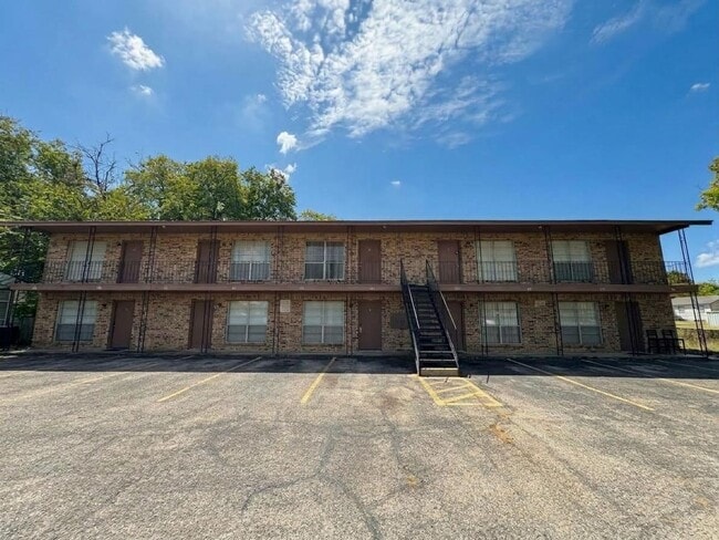 Building Photo - 201 W Lincoln Ave