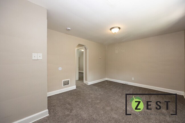 Building Photo - 15767 Pinehurst St