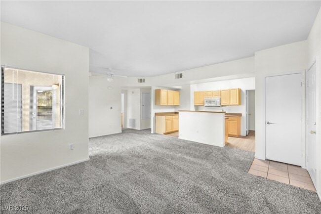Building Photo - 8250 N Grand Canyon Dr