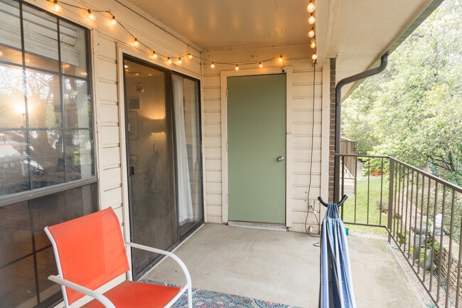 Building Photo - 2505 Wedglea Dr