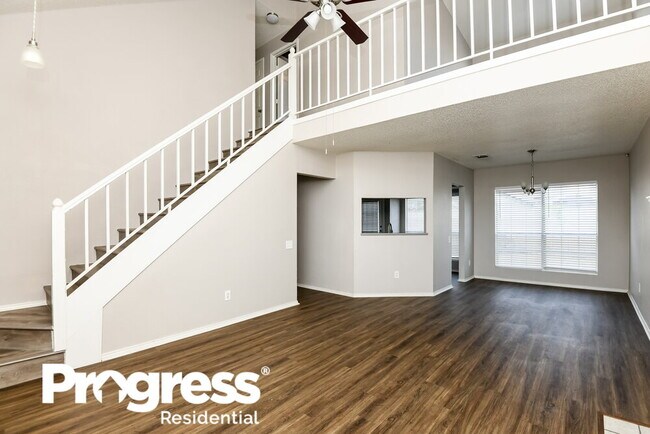 Foto del edificio - 2500 Creekwood Ln