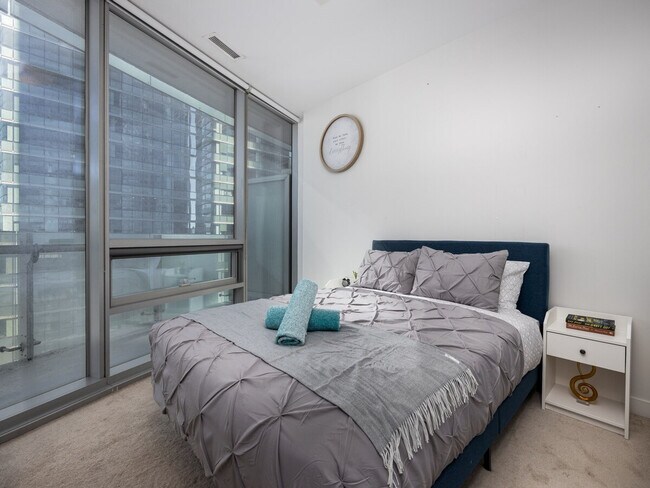 Photo du bâtiment - 222 Bremner Blvd