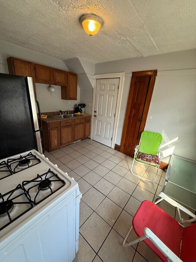 Foto del edificio - 3600 N Vel R. Phillips Ave