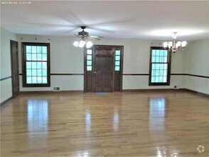 Building Photo - 1431 Chambers Rd