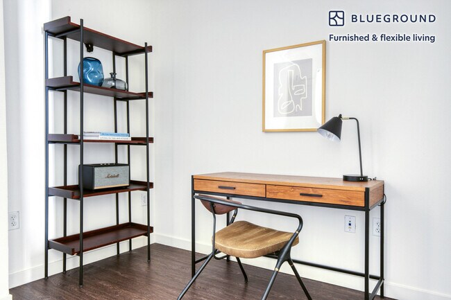 Building Photo - 424 W Pico Blvd