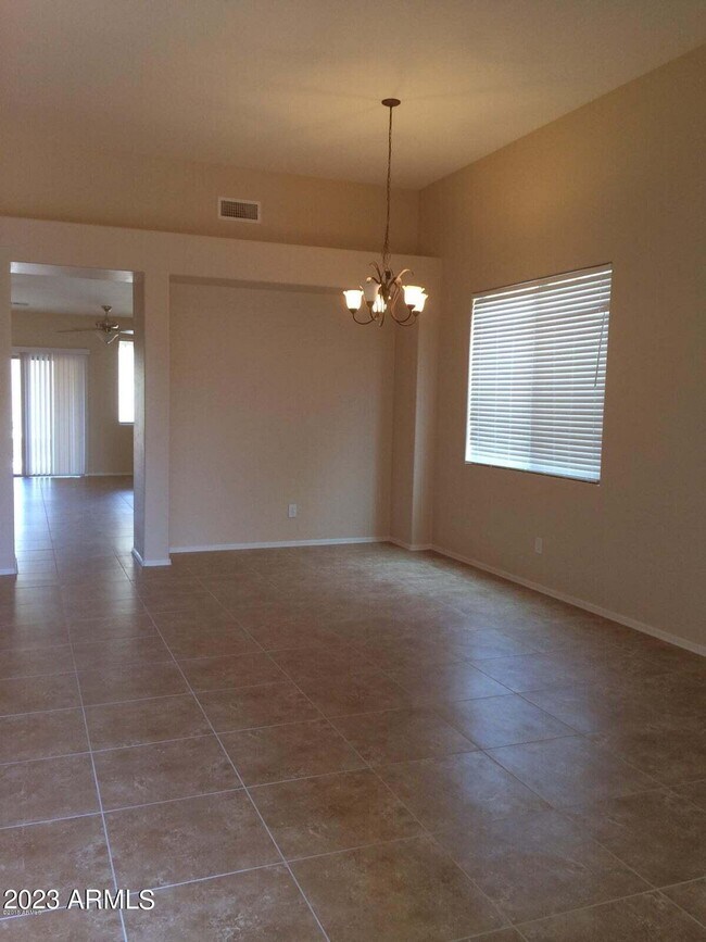 Foto del edificio - 3620 W Steinbeck Dr