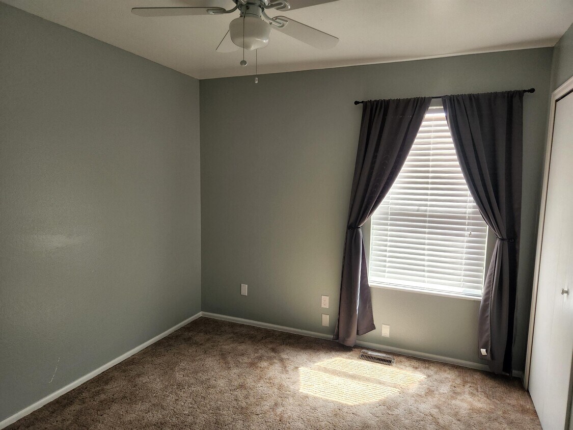 Primary Photo - 1003 Apple Ln
