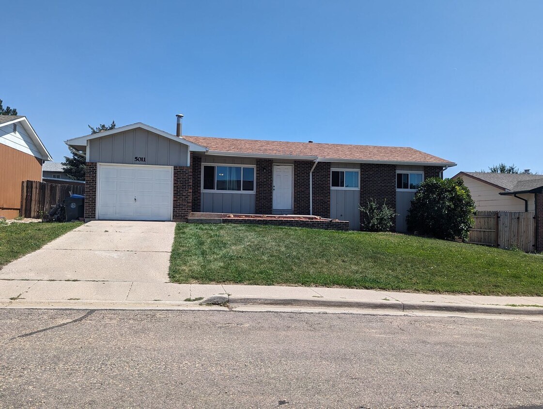 Primary Photo - 5011 Newland Ave