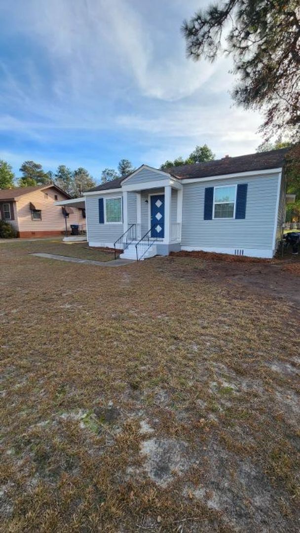 Building Photo - Super Nice 3 Bedroom, 1.5 Bathroom House N...