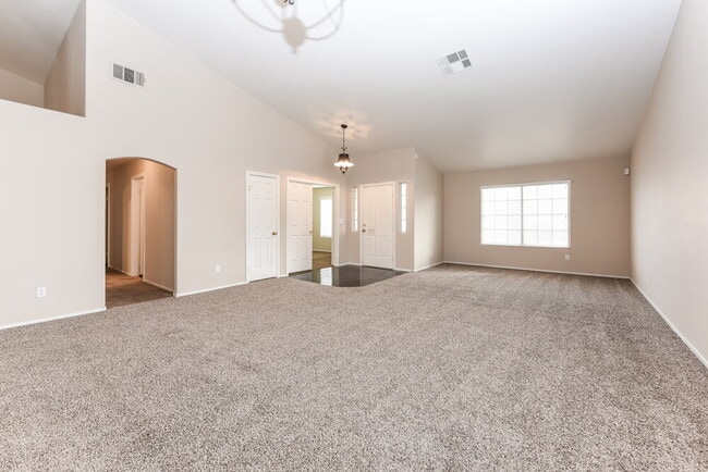 Building Photo - 6017 Ingenue Rd