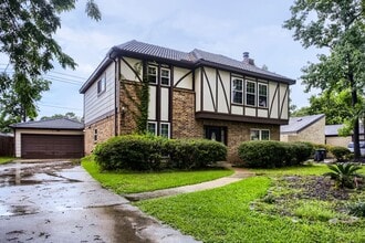 Building Photo - 3734 Blue Lake Dr