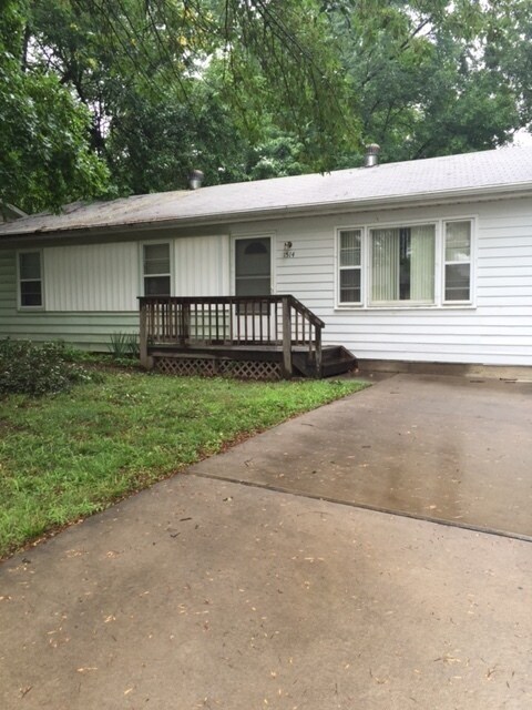 Foto principal - 3 bedroom/2 bath house close to KU with wa...
