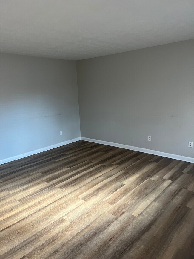 Building Photo - 1523 Darvel Ave