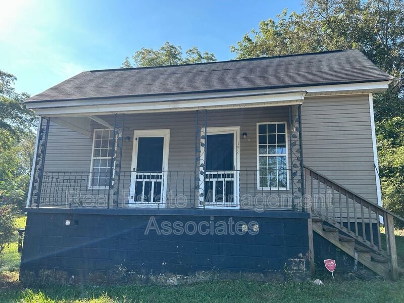 Primary Photo - 192 Poplar St