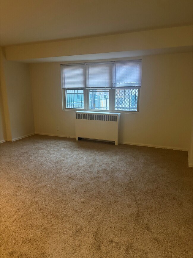 Foto del edificio - 3435 Holmead Pl NW