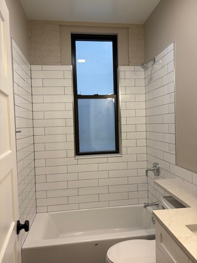 Foto del edificio - 3350 N Kenmore Ave