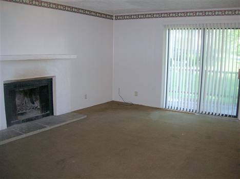 Living Room - 5511 Country Club Dr