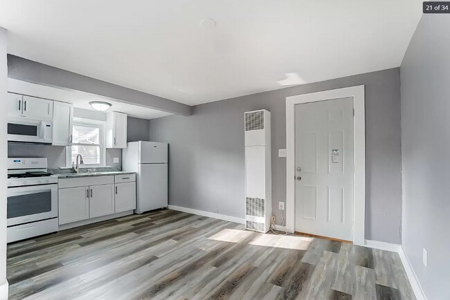 Building Photo - 302 6th St