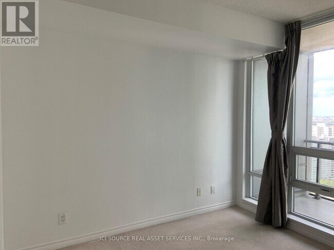 Photo du bâtiment - 3525-3525 Kariya Dr