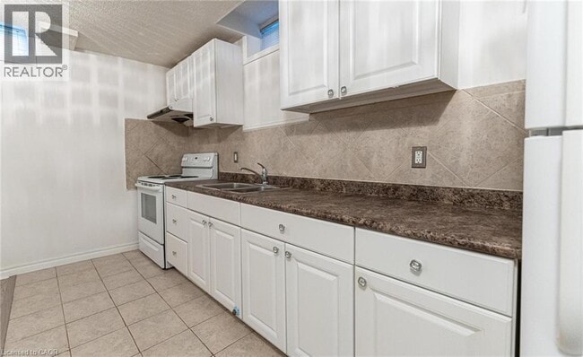 Building Photo - 30 Richview Dr