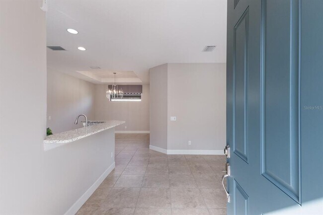 Building Photo - 8720 Bellussi Dr