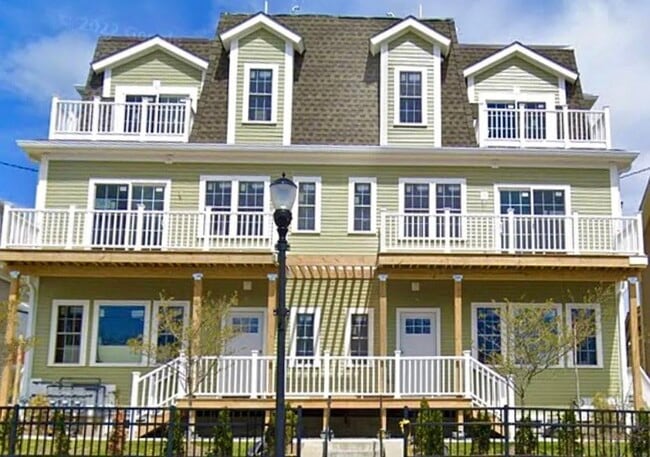 Building Photo - 13 Water St