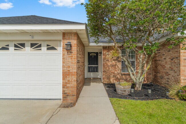 Building Photo - 65 Bay Tree Dr