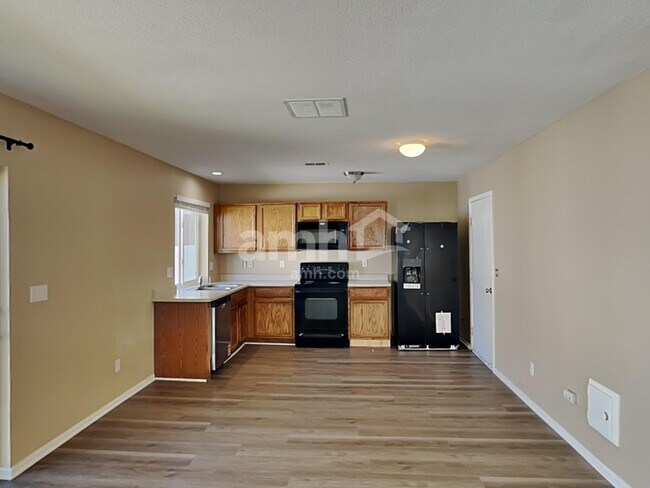 Foto del edificio - 5567 N Gibraltar St