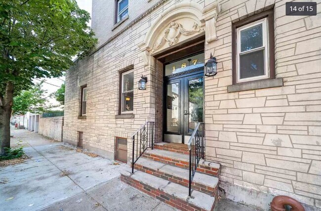 Foto del edificio - 187 Hopkins Ave