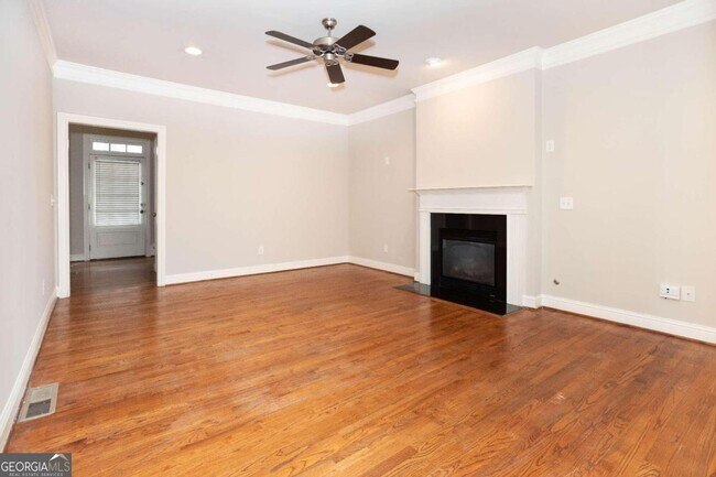 Foto del edificio - 1704 Summit Glen Ln NE